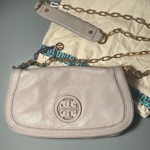 Tory Burch Amanda Grey Leather Gold Logo Medallion Crossbody Chain Strap